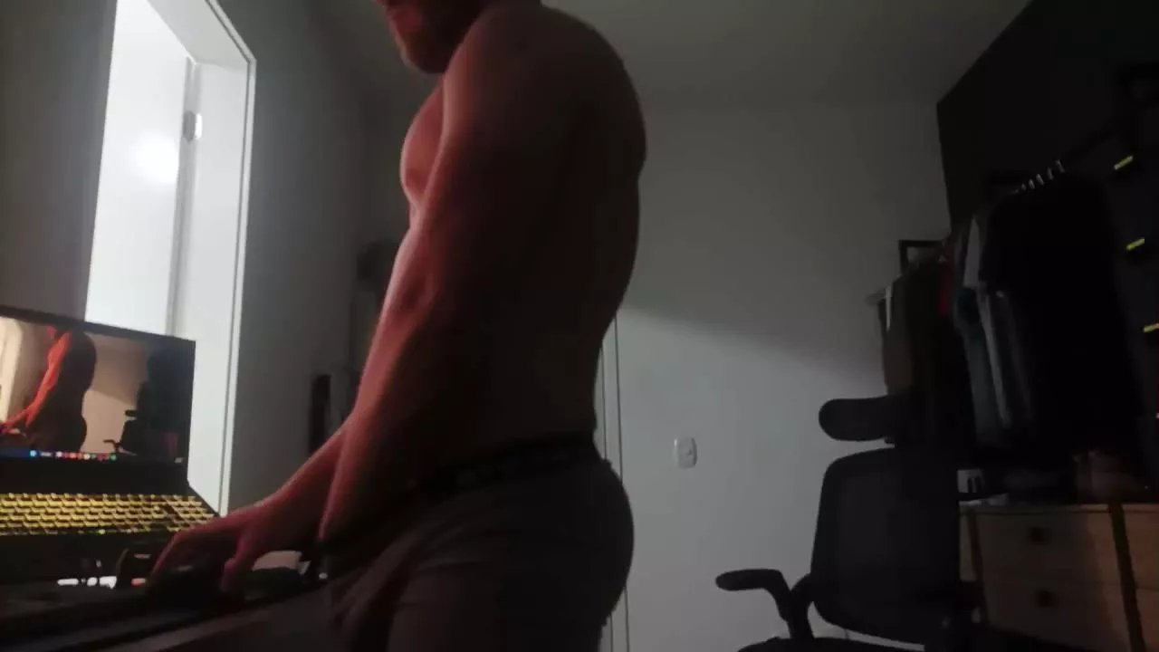 Offline rodrigoeng_ on Cam4