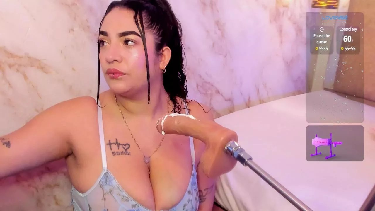 Freechat RoxyLicious_ on Cam4