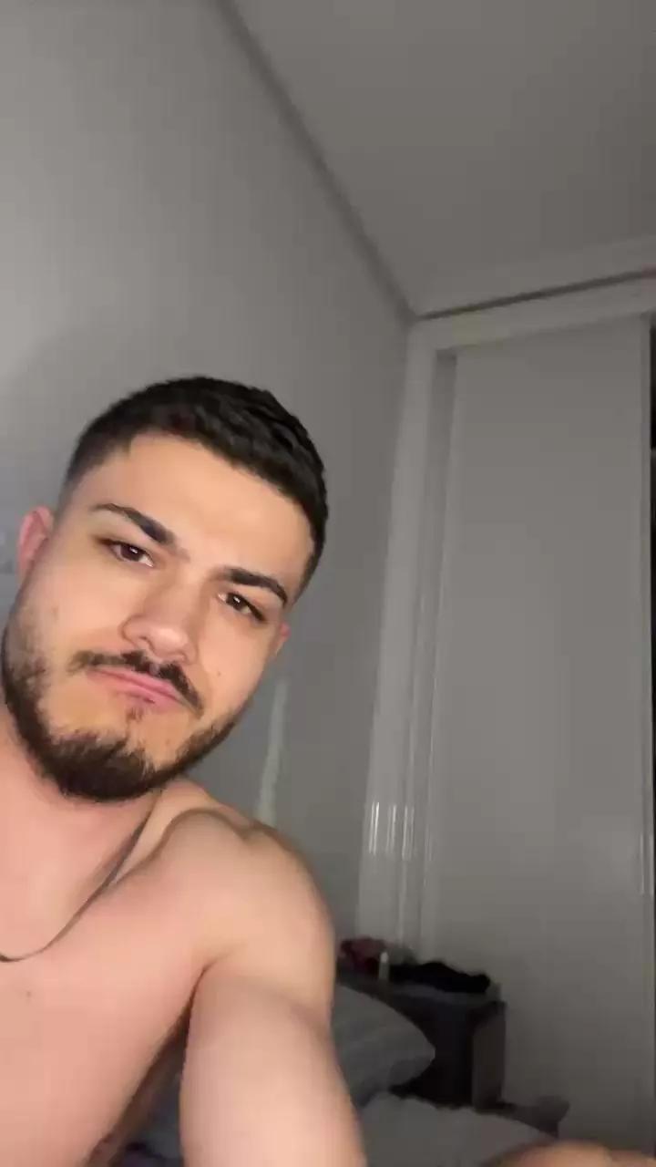roy1612 on Cam4 