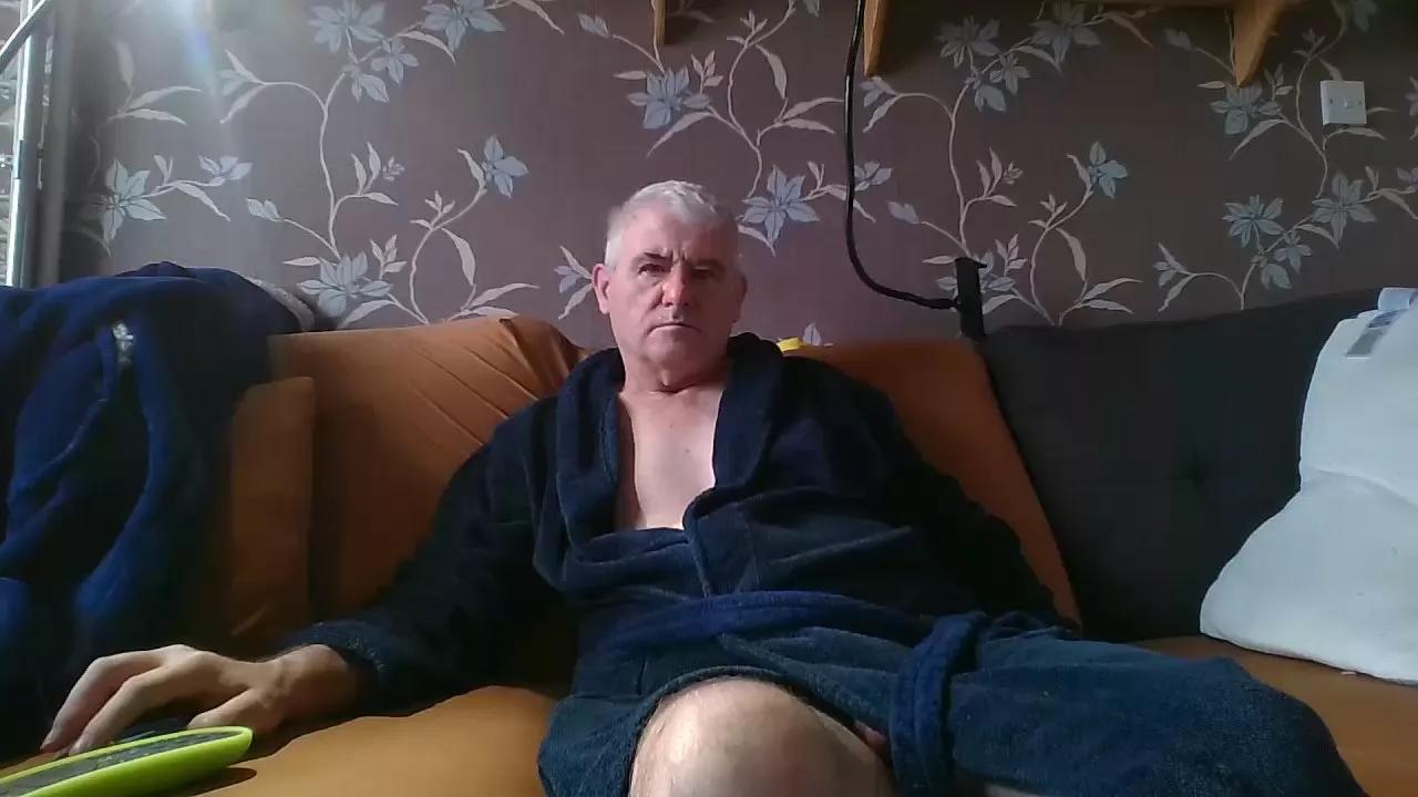 serialwanker2 on Cam4 