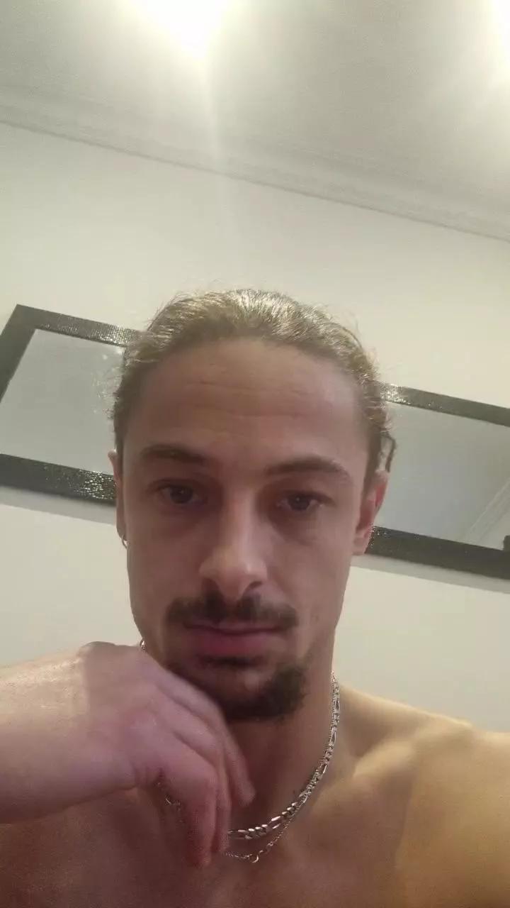 SexySayajin on Cam4 