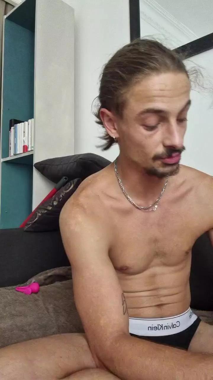 SexySayajin on Cam4 