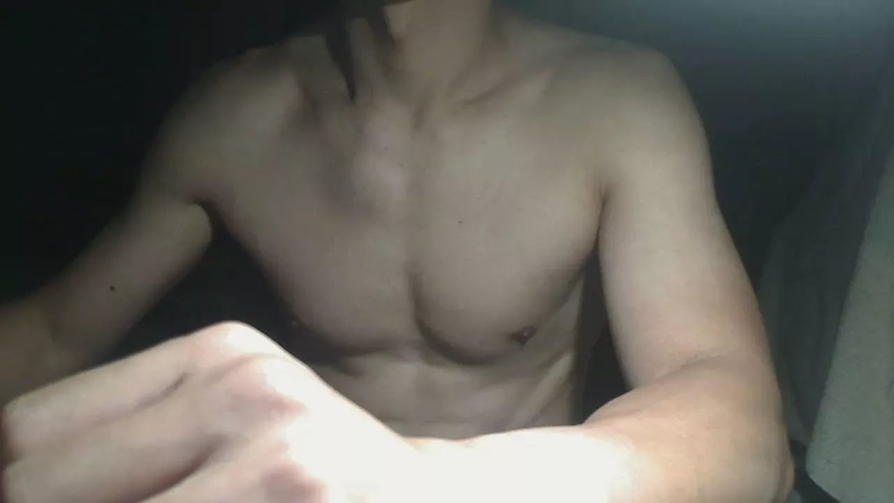 Offline showhansen3 on Cam4