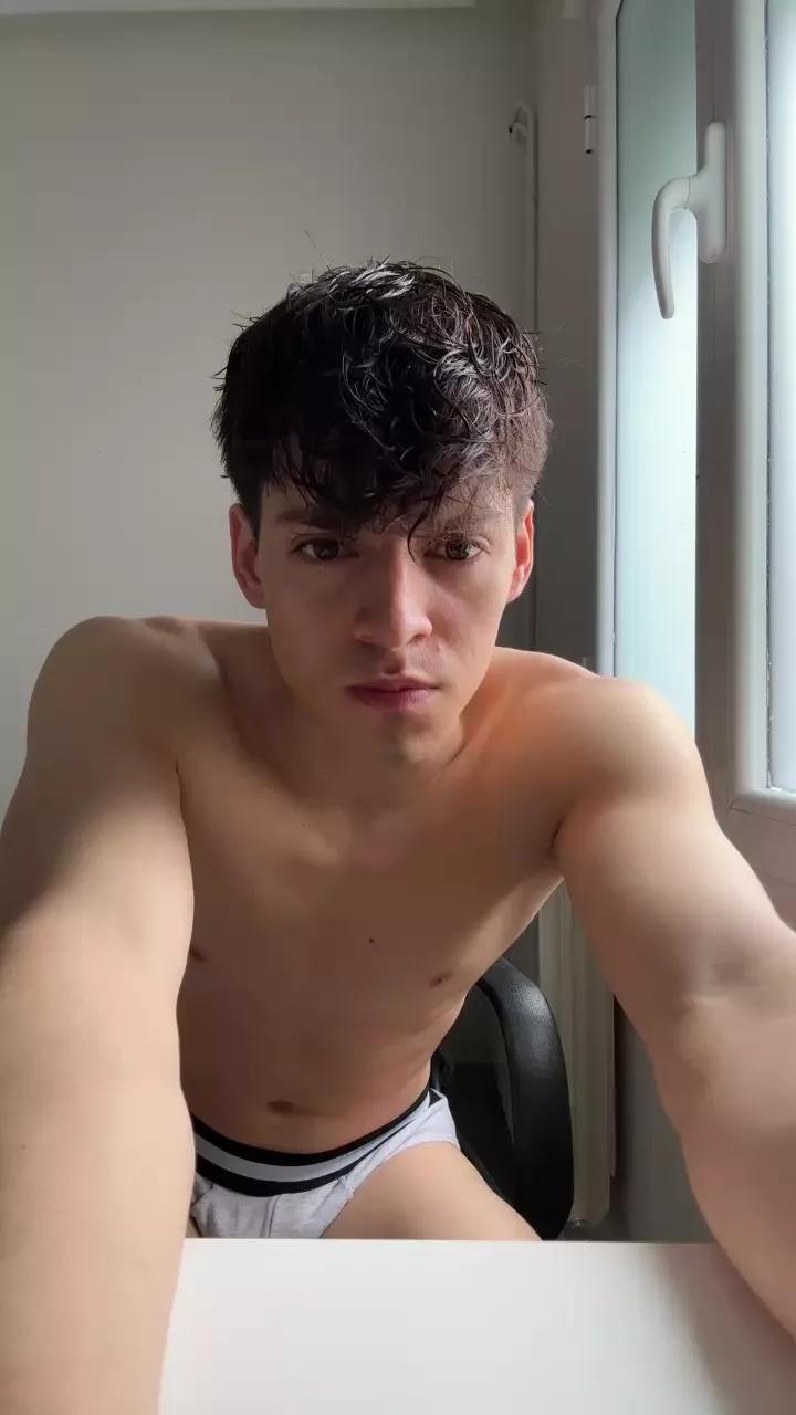 Shyboy911 on Cam4 