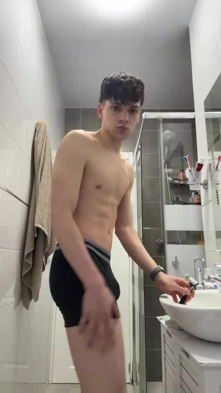 Shyboy911 on Cam4 