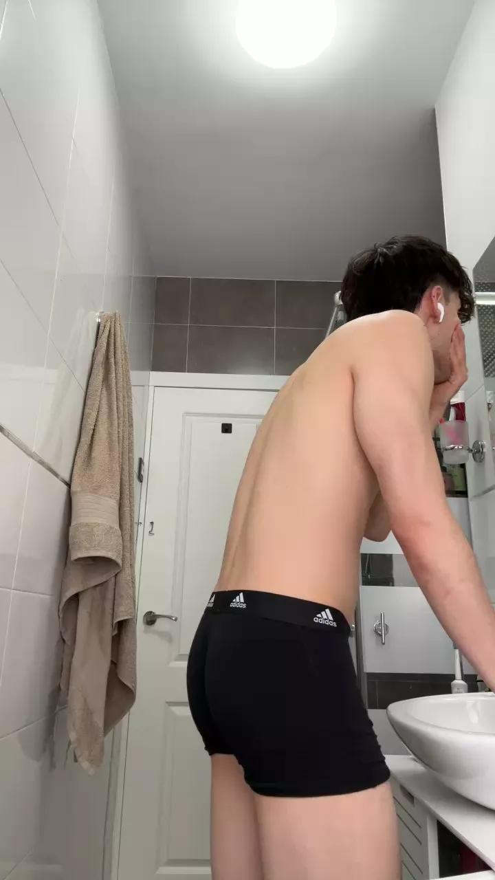 Shyboy911 on Cam4 