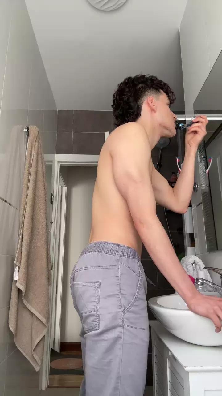 Shyboy911 on Cam4 