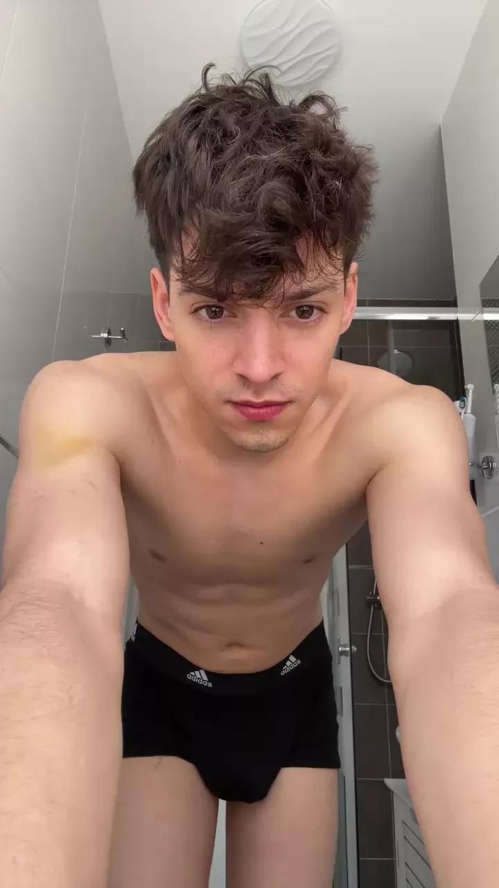 Shyboy911 on Cam4 