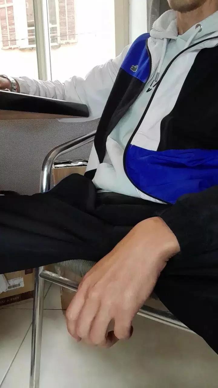 SkinnyBoy06 on Cam4 