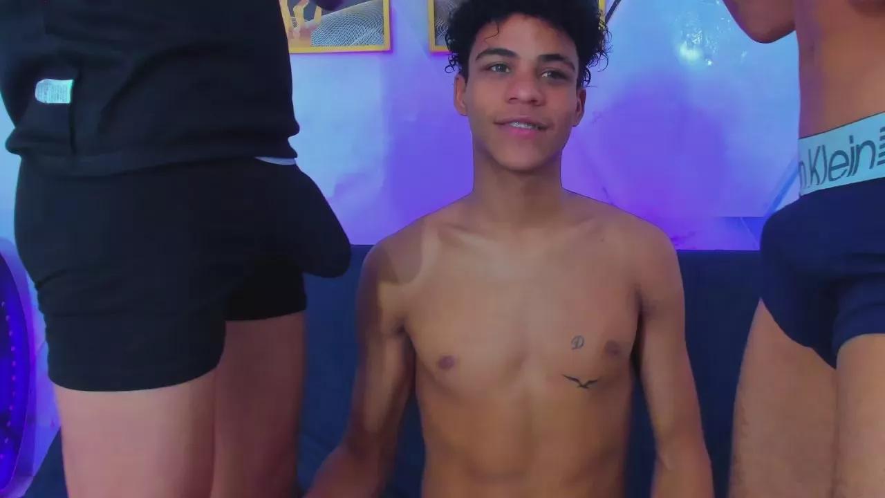 Snake_guys1 on Cam4 