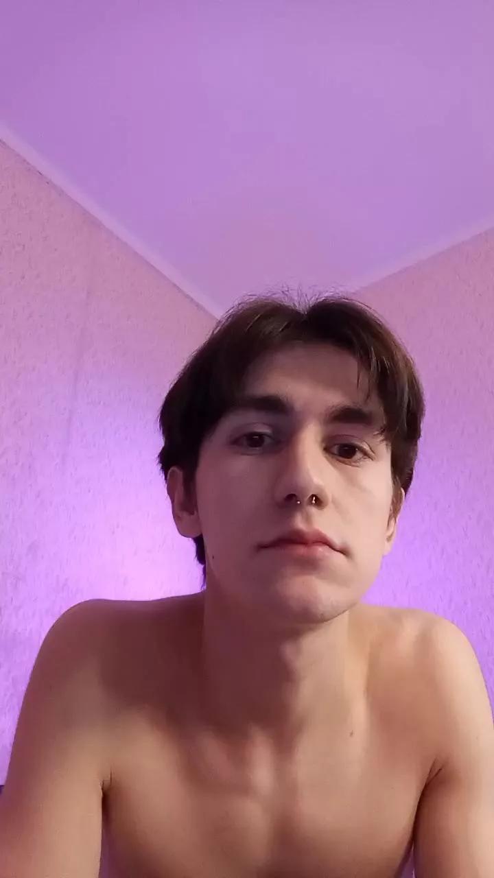 SynergyX on Cam4 