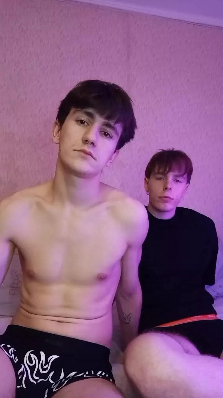 SynergyX on Cam4 