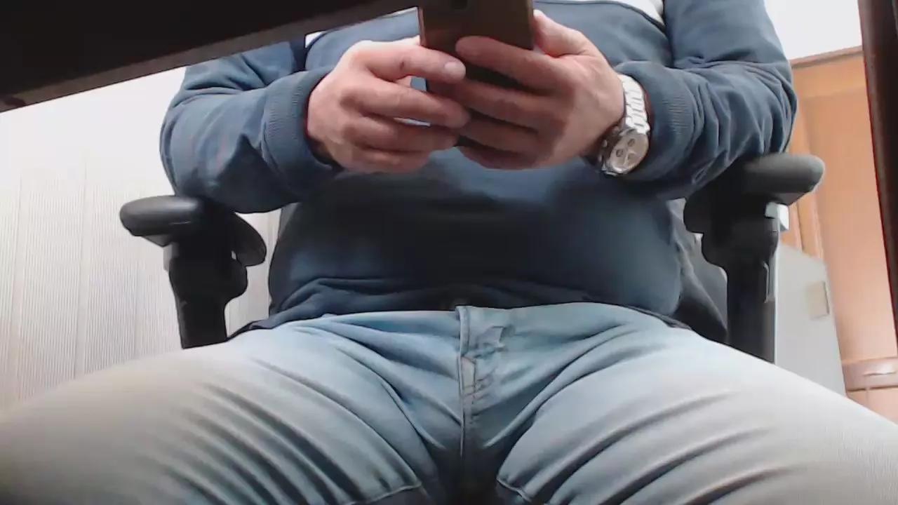ta52052 on Cam4 