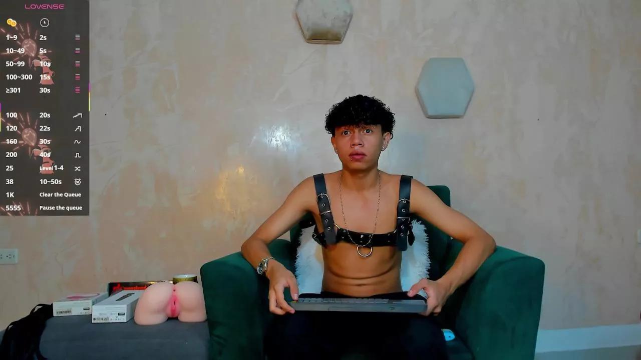 Taylor_Black_ on Cam4 