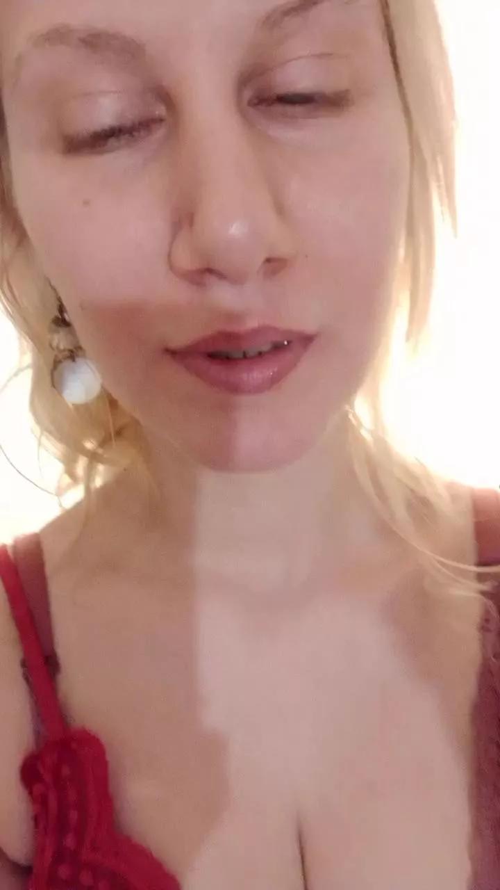 the_red_rose3 on Cam4 