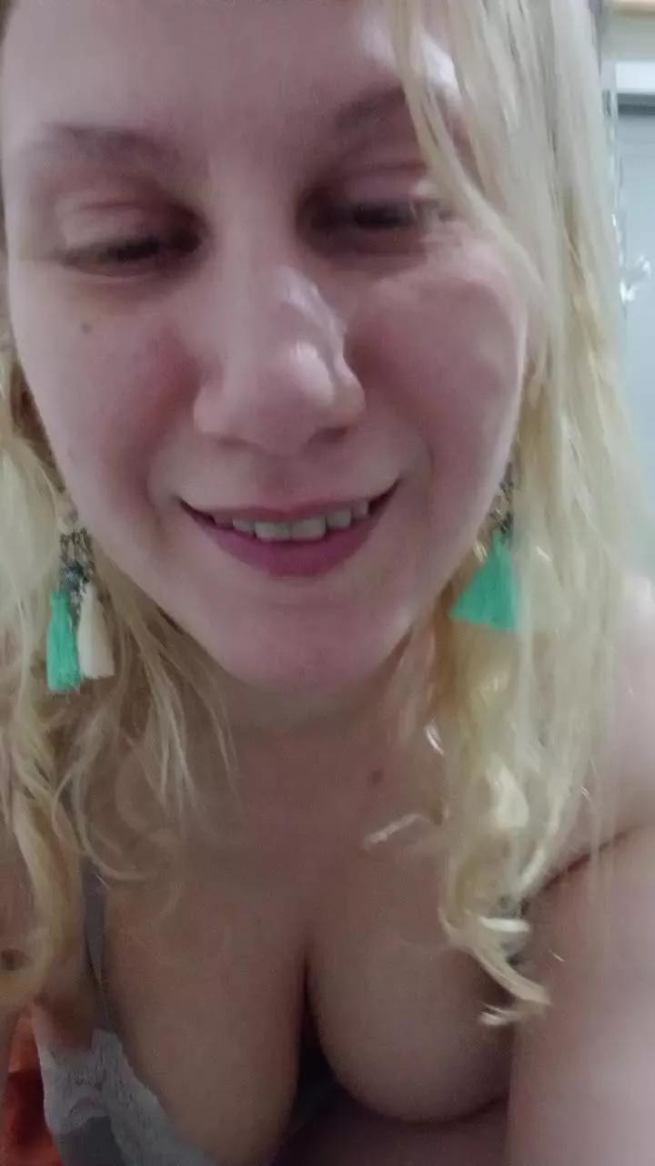 the_red_rose3 on Cam4 