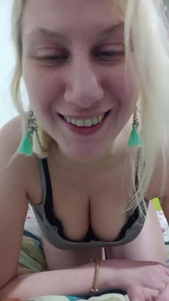 the_red_rose3 on Cam4 