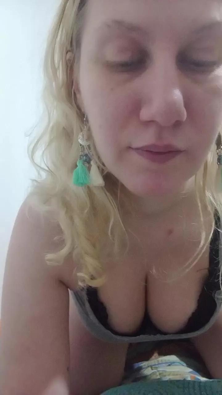 the_red_rose3 on Cam4 