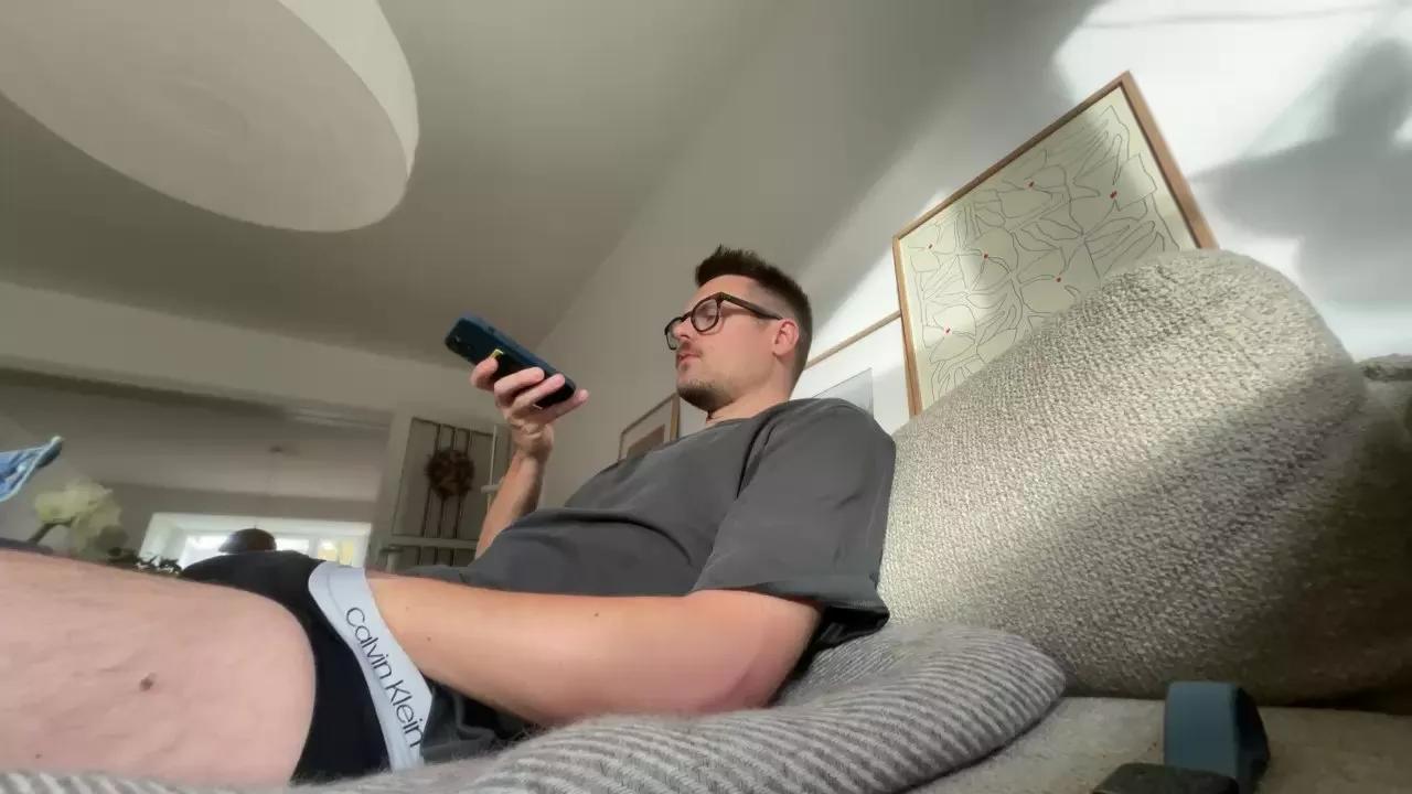 therealshowroom on Cam4 