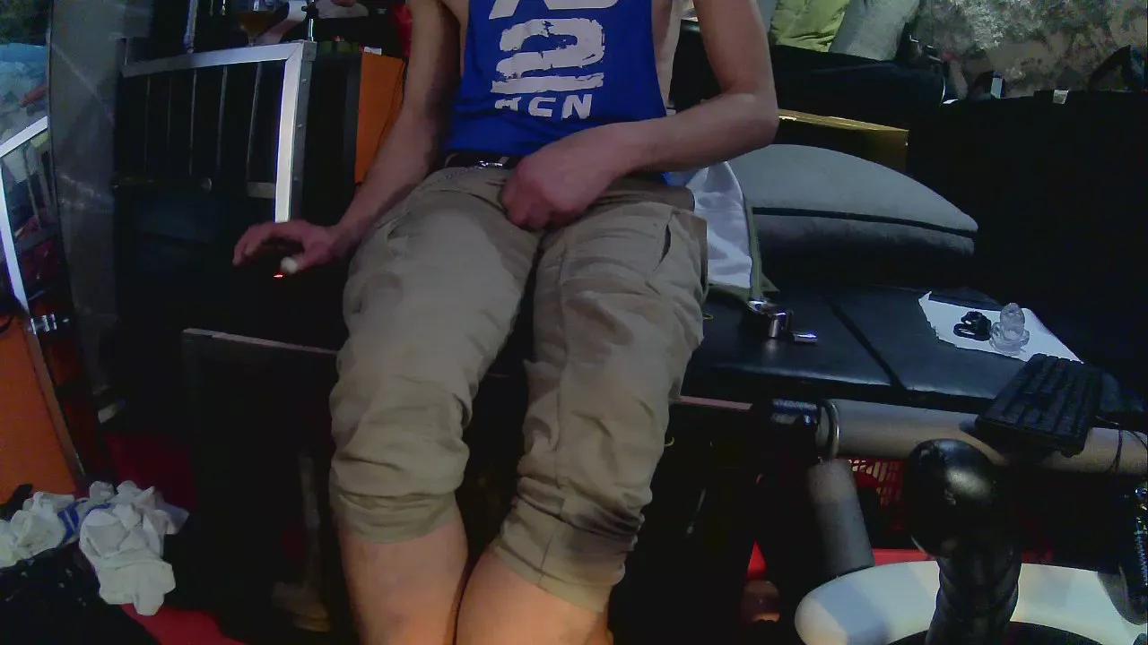 thingsbums on Cam4 