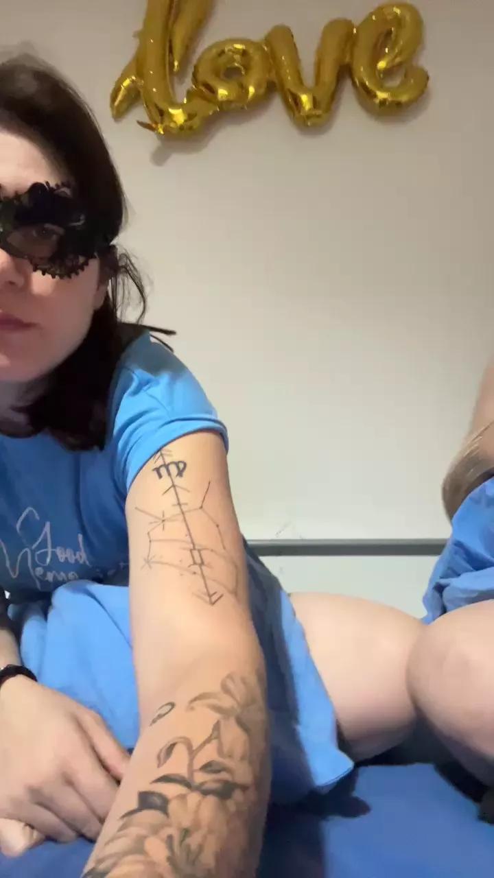 Tina1998 on Cam4 