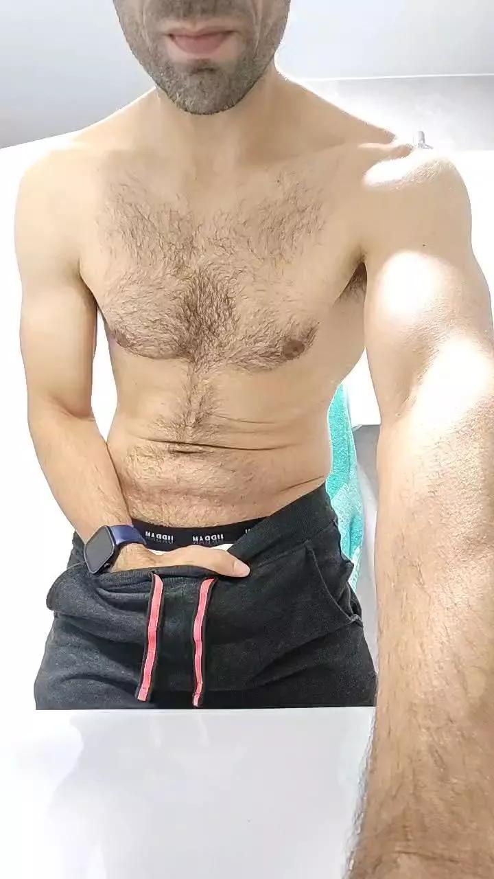 tolin32 on Cam4 