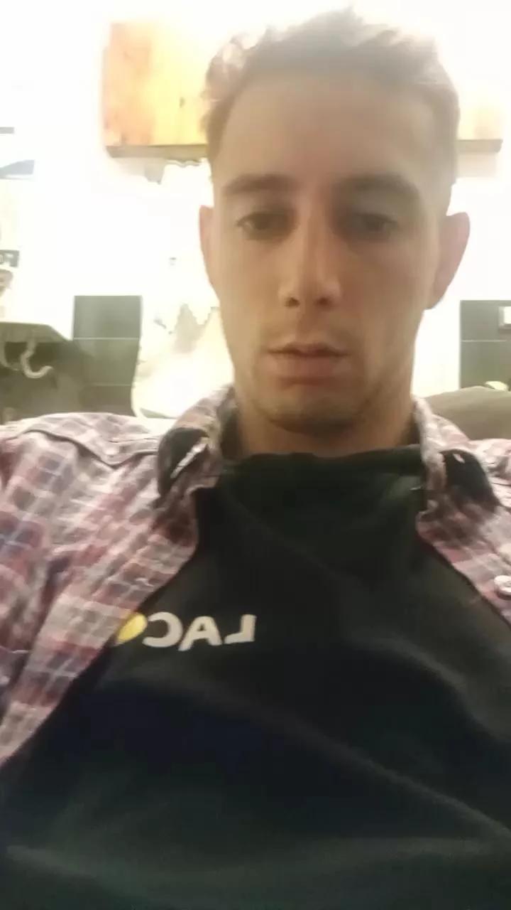 TomBigTula on Cam4 