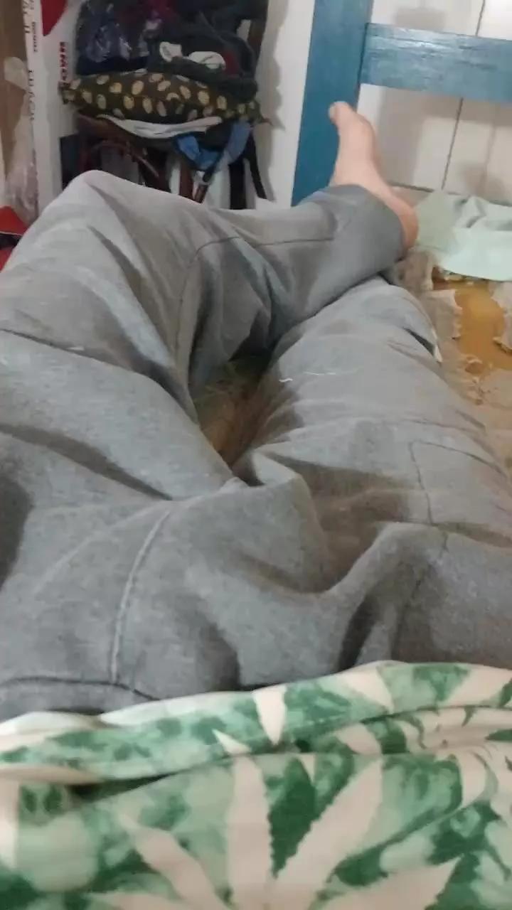 TomBigTula on Cam4 