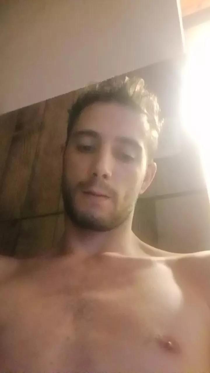 TomBigTula on Cam4 
