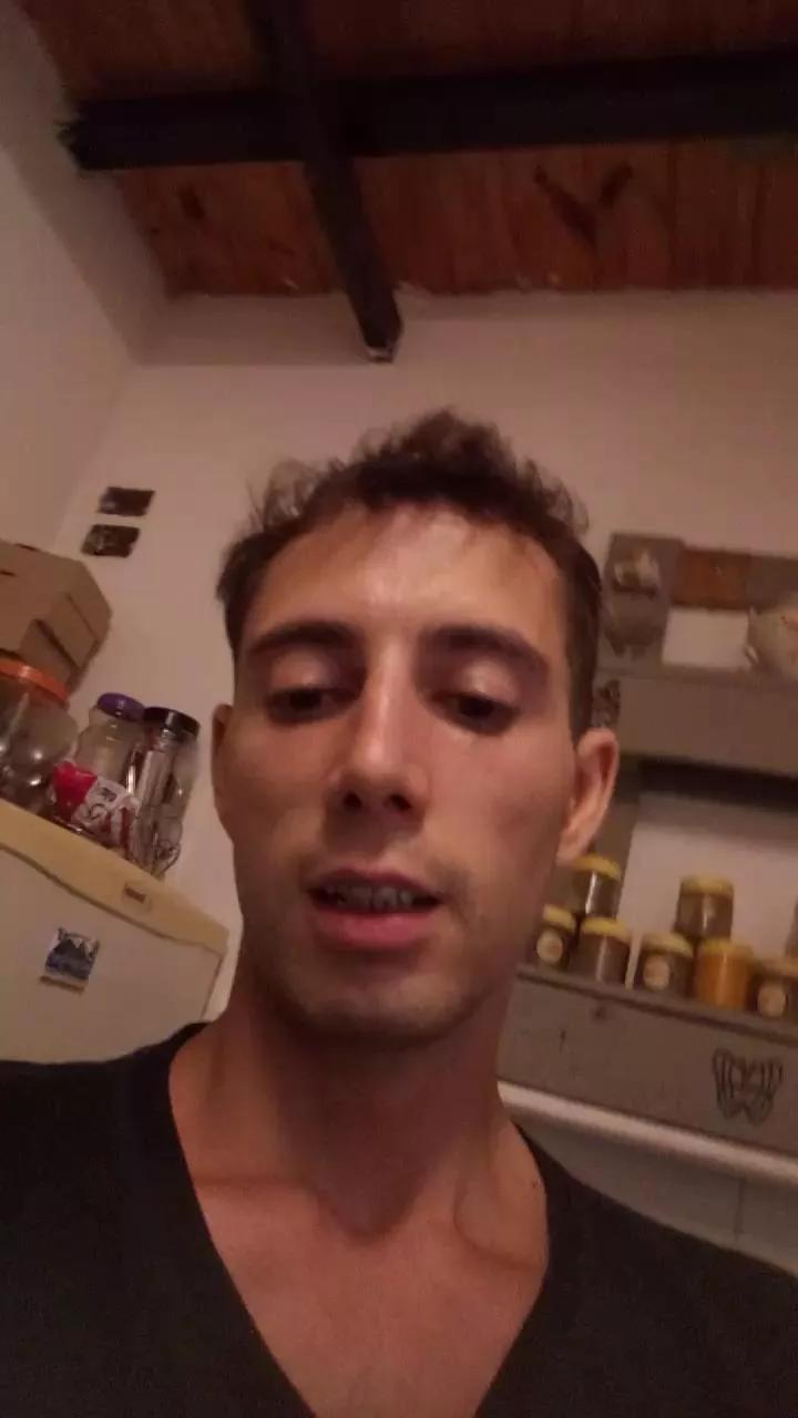 TomBigTula on Cam4 
