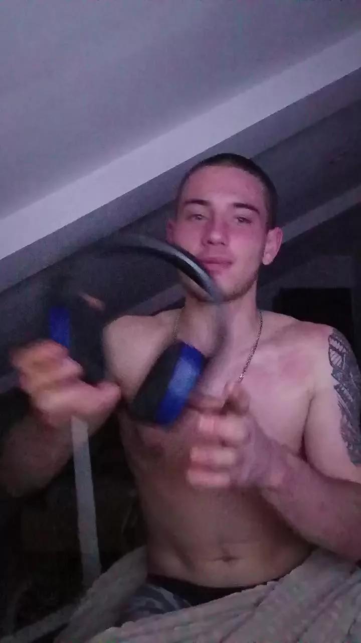 Toto25000 on Cam4 