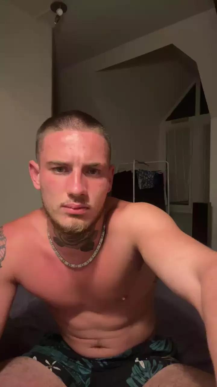Toto25000 on Cam4