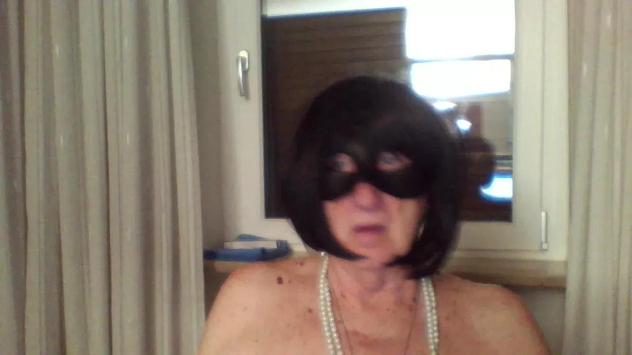 Travjenny1 on Cam4 