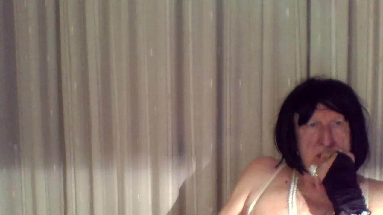 Travjenny1 on Cam4 