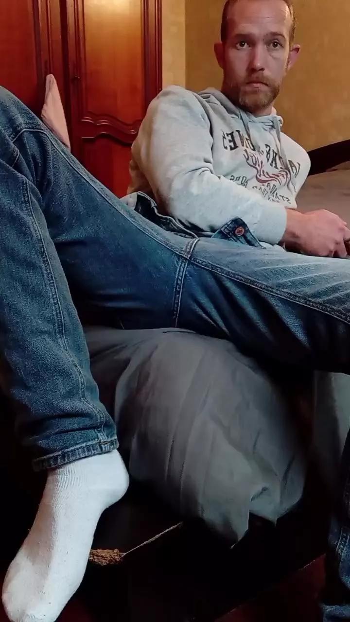 Trolls37 on Cam4 