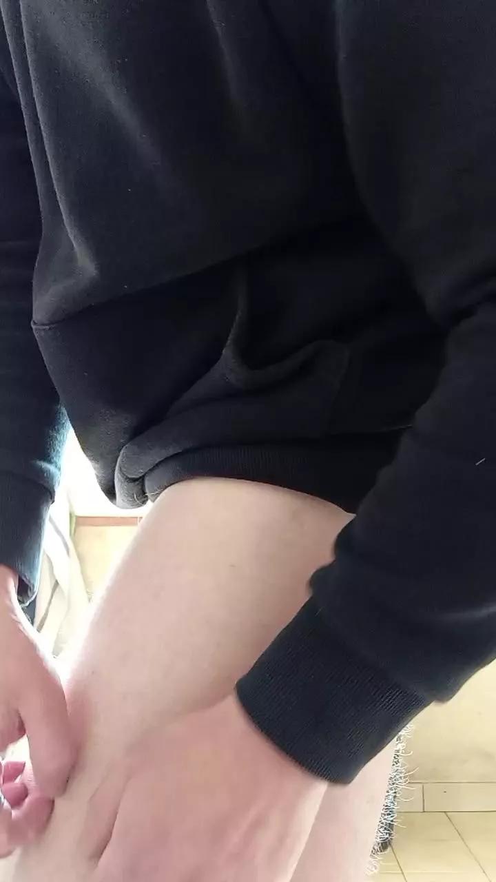 Trolls37 on Cam4 
