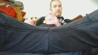 Trolls37 on Cam4 