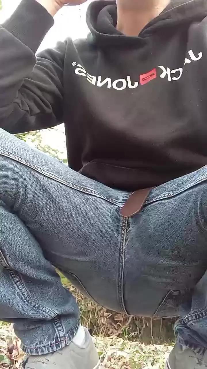 Trolls37 on Cam4 