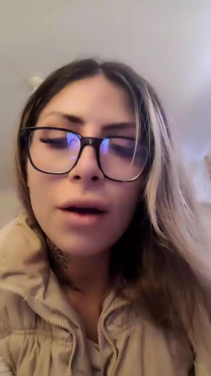 VaniaSexy23 on Cam4 