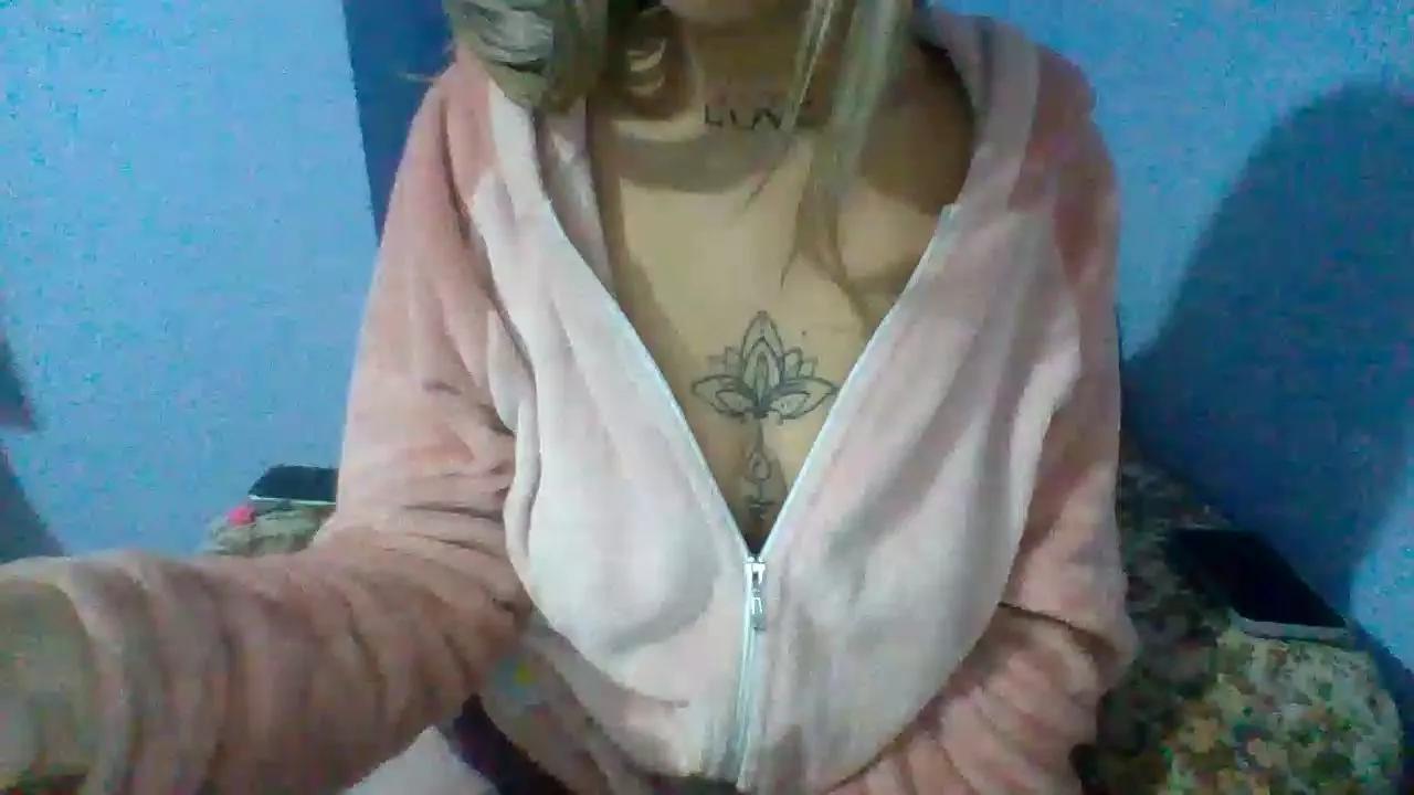 Violetta2022 on Cam4 
