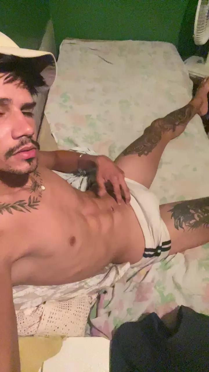 Vitorferre01 on Cam4 