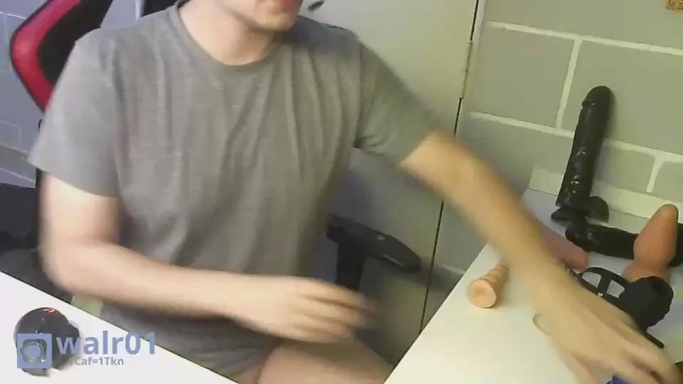 walrider01 on Cam4 