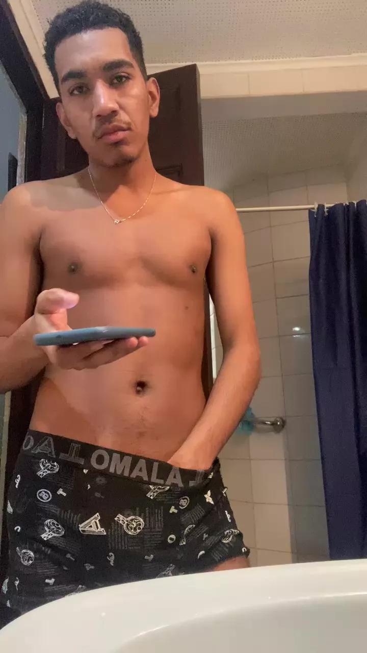 Yarotlo on Cam4 