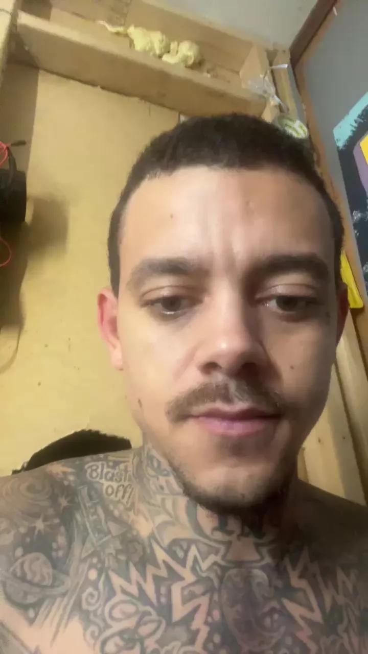 YellaboyAPEX on Cam4 
