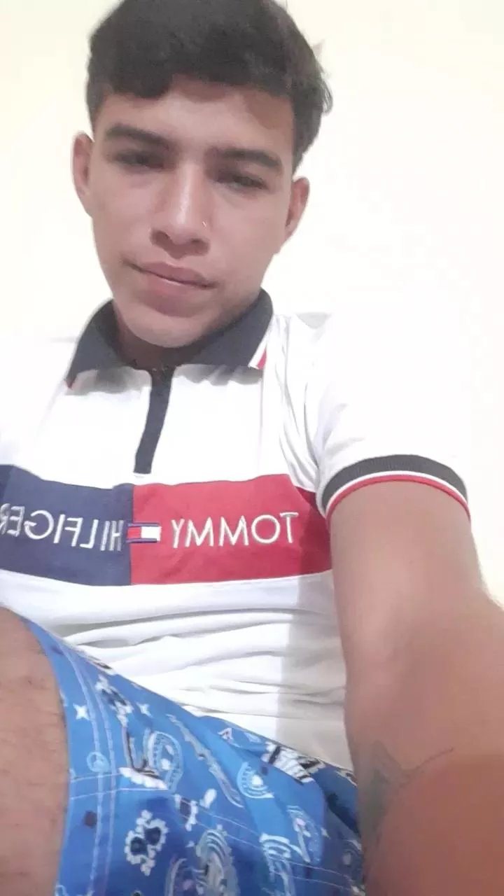 Offline your_latin_cock on Cam4