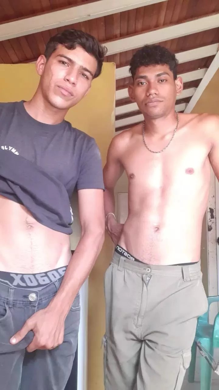 Offline your_latin_cock on Cam4