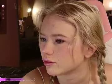 aleksalore on Chaturbate 