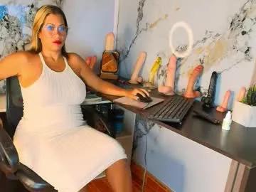 Explore sweet stripper Alixlong alixlong from Chaturbate