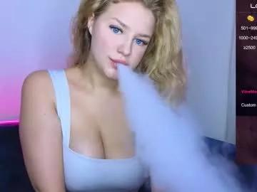 b_e_l_l_a__t_r_i_x on Chaturbate