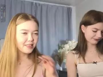 berry_bloom from Chaturbate